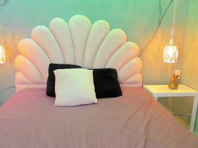 Mia Isabella (MiaIsabella)