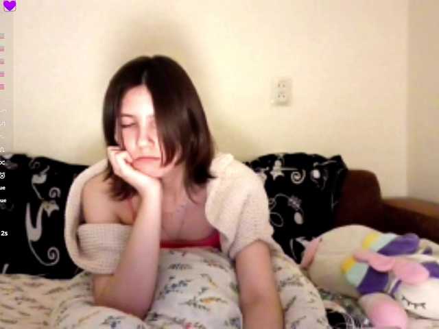 le modèle urrMila est en webcam porno dans un show sur le site bongacams, il possède les tags suivants: White/Caucasian,Brunette,Shaved