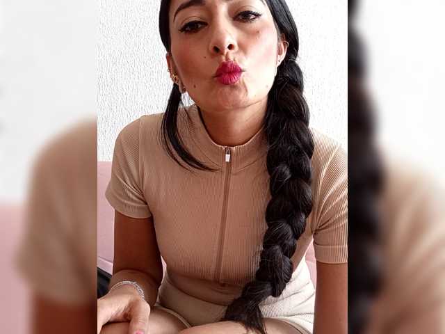 Bella-152's BongaCams show and profile