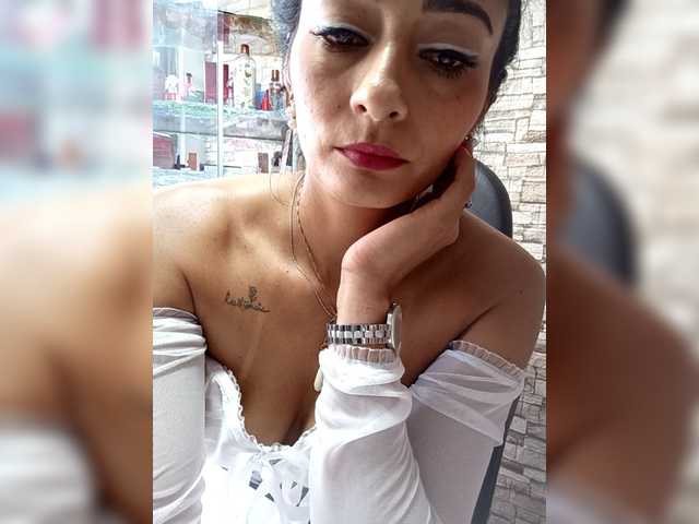 Bella-152's BongaCams show and profile