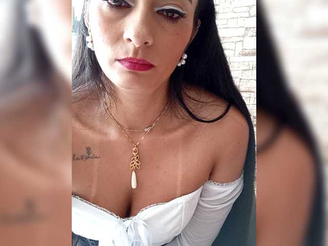 Bella-152's BongaCams show and profile