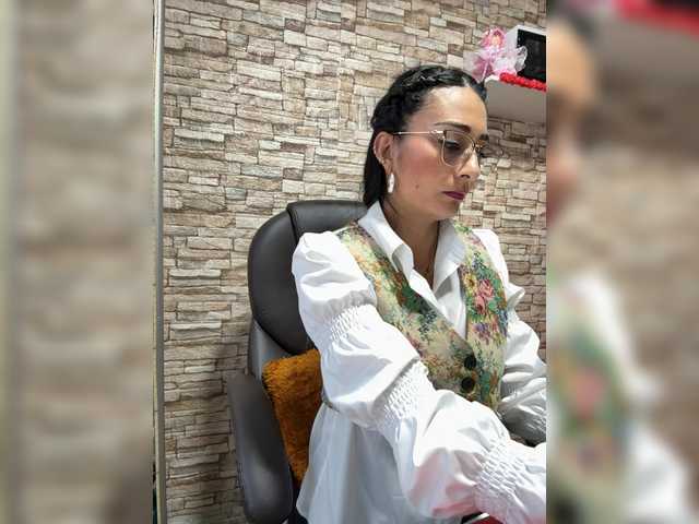 Bella-152's BongaCams show and profile