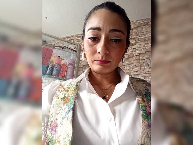 Bella-152's BongaCams show and profile