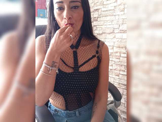 Bella-152's BongaCams show and profile