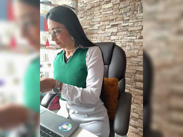 Bella-152's BongaCams show and profile