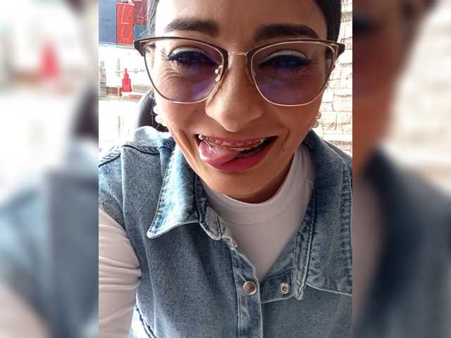 Bella-152's BongaCams show and profile