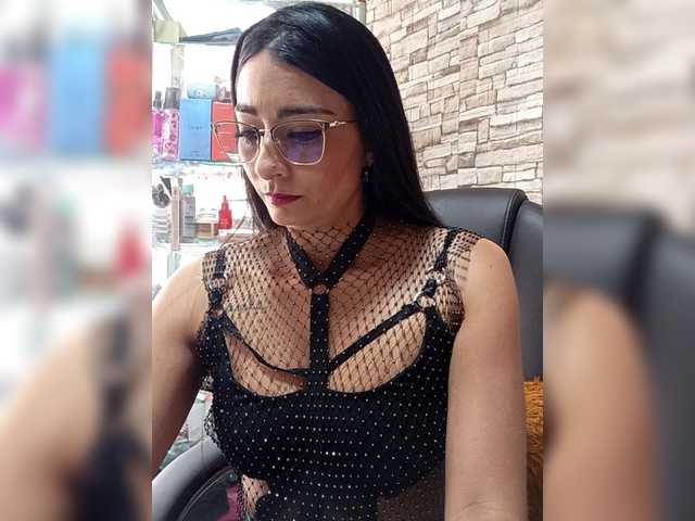 Bella-152's BongaCams show and profile