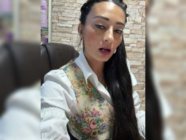 Bella-152's BongaCams show and profile