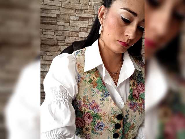 Bella-152's BongaCams show and profile