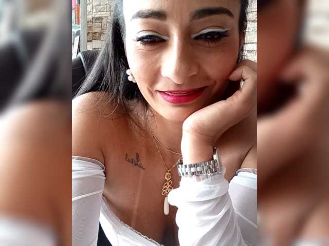 Bella-152's BongaCams show and profile