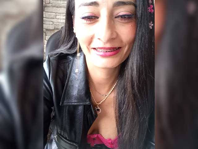 Bella-152's BongaCams show and profile