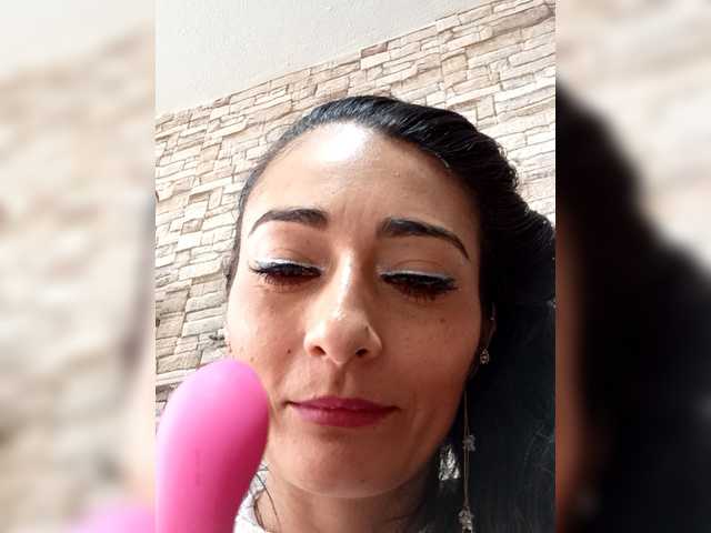 Bella-152's BongaCams show and profile