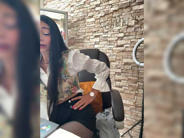 Bella-152's BongaCams show and profile