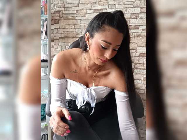 Bella-152's BongaCams show and profile