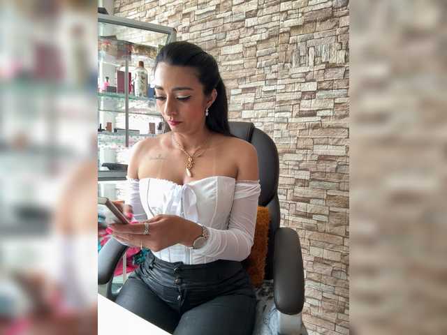 Bella-152's BongaCams show and profile