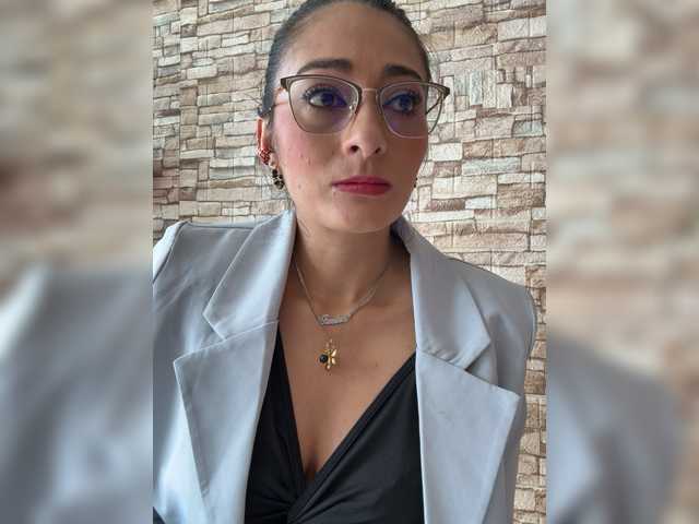 le modèle Bella-152 est en webcam porno dans un show sur le site bongacams, il possède les tags suivants: Latino/Hispanic,Brunette,Shaved