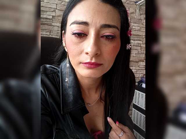 Bella-152's BongaCams show and profile