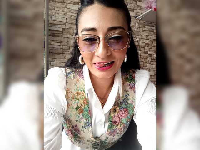 Bella-152's BongaCams show and profile