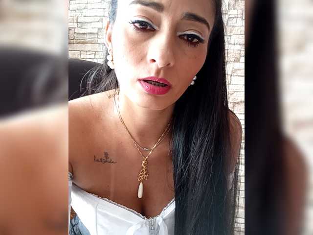 Bella-152's BongaCams show and profile