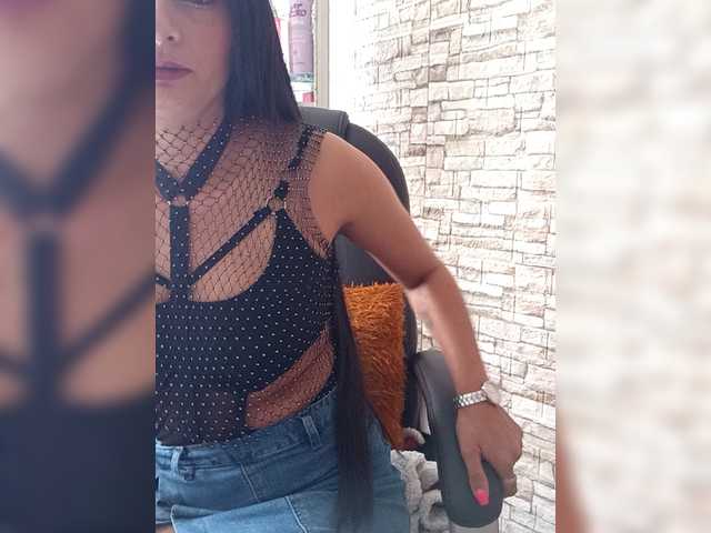 Bella-152's BongaCams show and profile