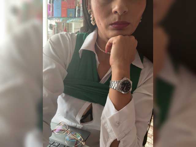 Bella-152's BongaCams show and profile