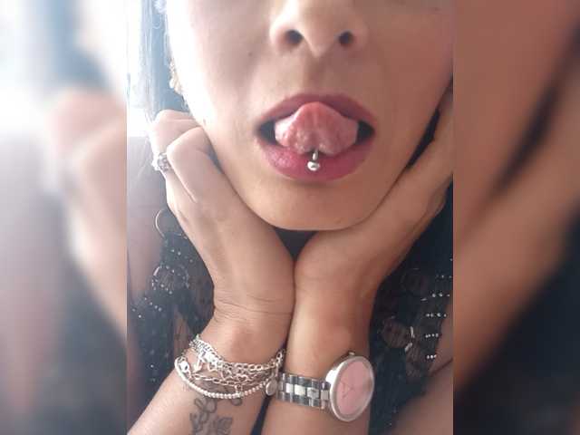 Bella-152's BongaCams show and profile