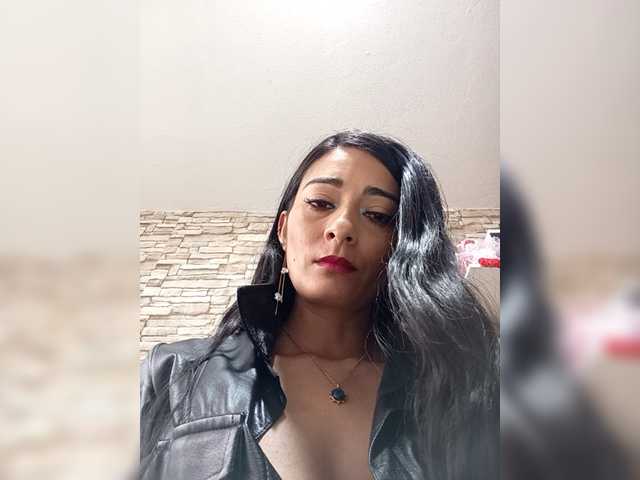 Bella-152's BongaCams show and profile