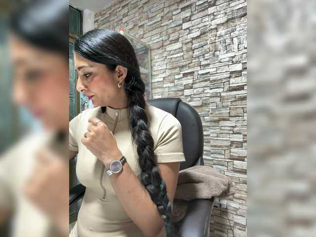 Bella-152's BongaCams show and profile