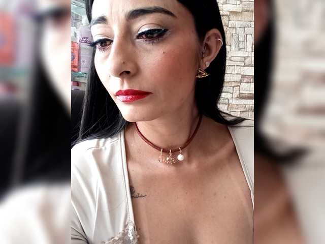 Bella-152's BongaCams show and profile