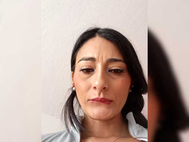 Bella-152's BongaCams show and profile