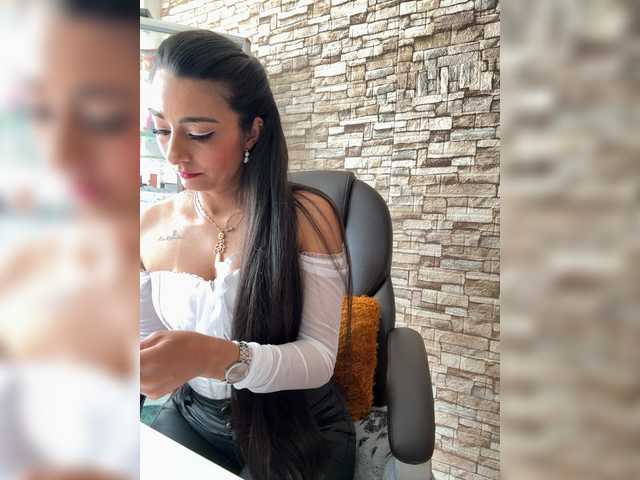 Bella-152's BongaCams show and profile