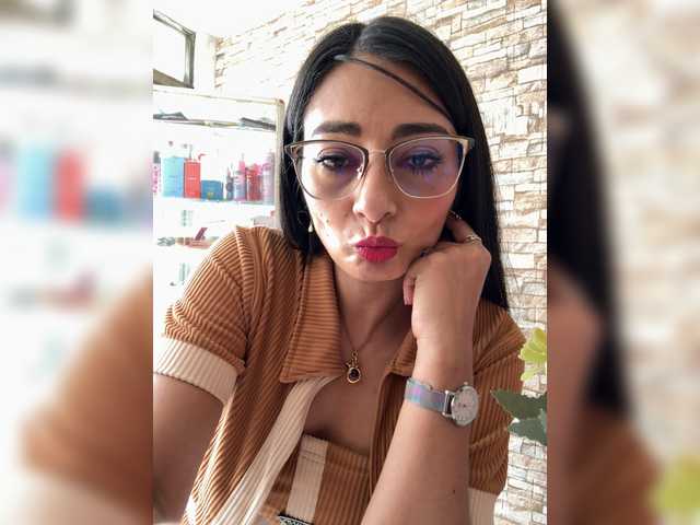 le modèle Bella-152 est en webcam porno dans un show sur le site bongacams, il possède les tags suivants: Latino/Hispanic,Brunette,Shaved