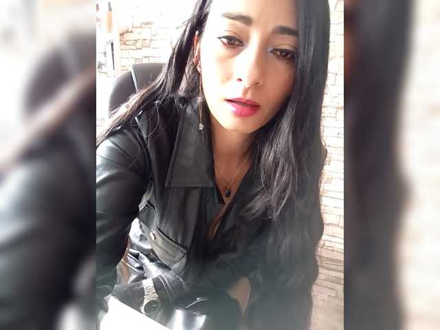 Bella-152's BongaCams show and profile