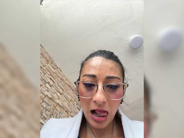 le modèle Bella-152 est en webcam porno dans un show sur le site bongacams, il possède les tags suivants: Latino/Hispanic,Brunette,Shaved