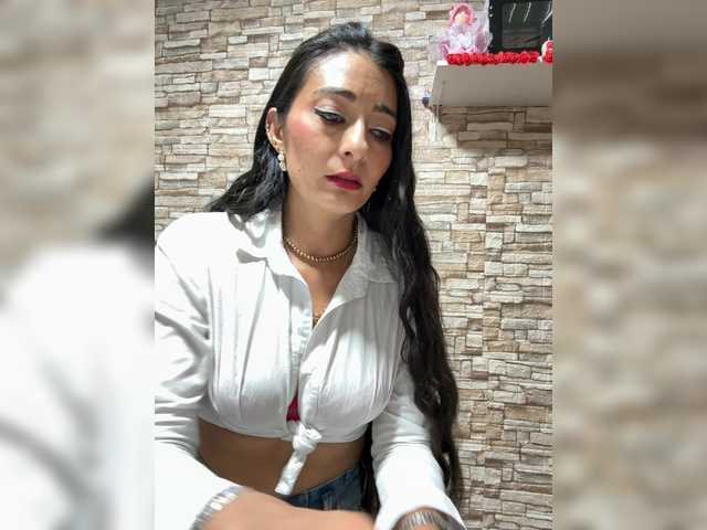 Bella-152's BongaCams show and profile