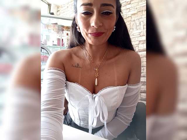 Bella-152's BongaCams show and profile