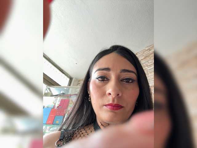 Bella-152's BongaCams show and profile