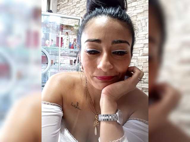 Bella-152's BongaCams show and profile