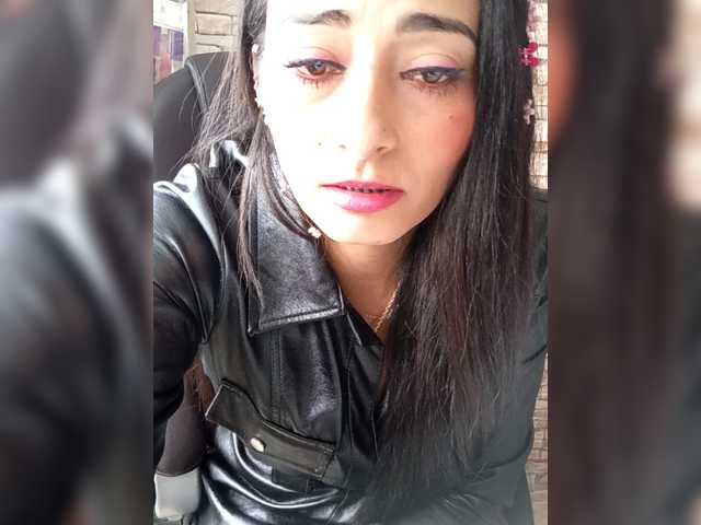 Bella-152's BongaCams show and profile