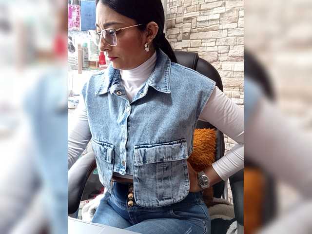 Bella-152's BongaCams show and profile