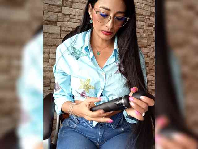 Bella-152 Live Webcam on BongaCams