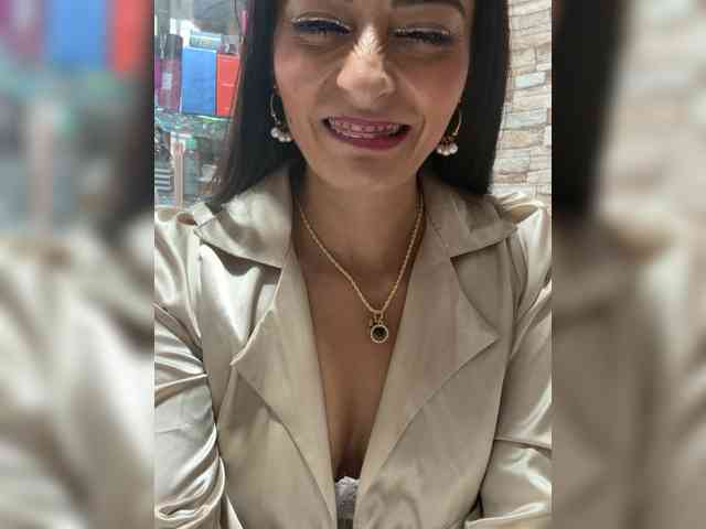 Bella-152 Live Webcam on BongaCams