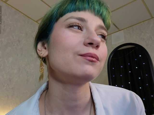 le modèle Scarle-Whisper est en webcam porno dans un show sur le site bongacams, il possède les tags suivants: White/Caucasian,Brunette,Shaved