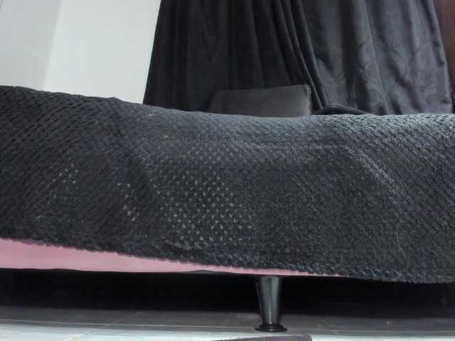 le modèle Sweet38Andrea est en webcam porno dans un show sur le site bongacams, il possède les tags suivants: Latino/Hispanic,Brunette,Shaved