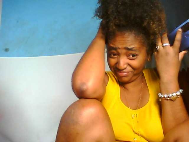 le modèle Floriine est en webcam porno dans un show sur le site bongacams, il possède les tags suivants: Ebony,Brunette,Shaved