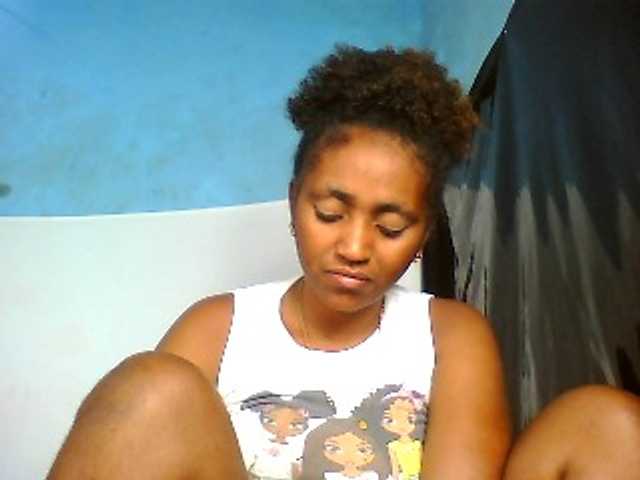 le modèle Floriine est en webcam porno dans un show sur le site bongacams, il possède les tags suivants: Ebony,Brunette,Shaved