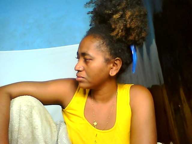 le modèle Floriine est en webcam porno dans un show sur le site bongacams, il possède les tags suivants: Ebony,Brunette,Shaved