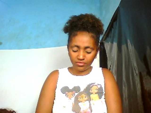 le modèle Floriine est en webcam porno dans un show sur le site bongacams, il possède les tags suivants: Ebony,Brunette,Shaved