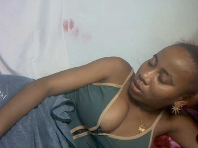 le modèle Fabrilla est en webcam porno dans un show sur le site bongacams, il possède les tags suivants: Ebony,Brunette,Shaved