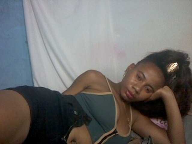 le modèle Fabrilla est en webcam porno dans un show sur le site bongacams, il possède les tags suivants: Ebony,Brunette,Shaved